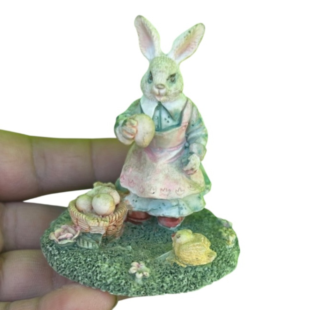 Charming Rabbit Resin Figurine with Basket - Pink and Gray